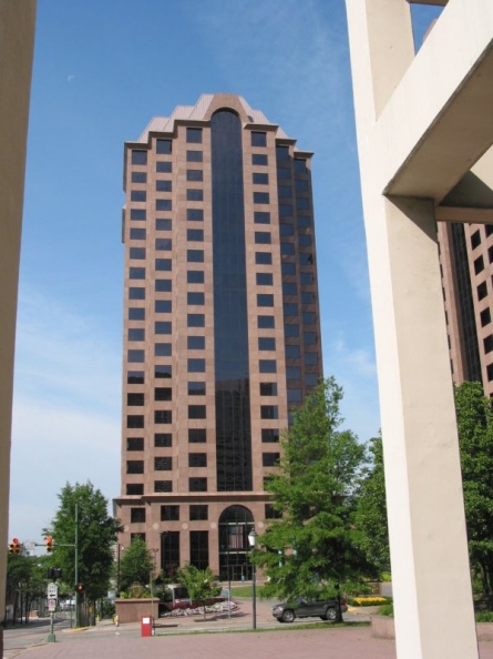 093_riverfront_plaza01.jpg